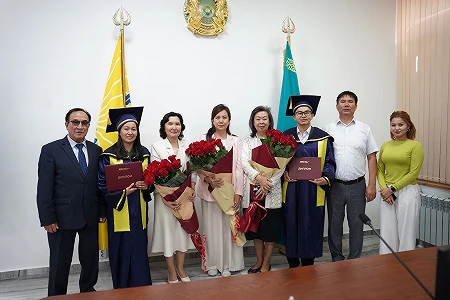 АТУ-да PhD докторларына диплом табыстаудың салтанатты рәсімі өтті