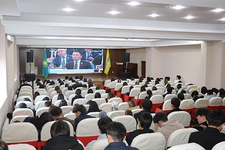 Президент Казахстана Касым-Жомарт Токаев выступает с Посланием народу Казахстана