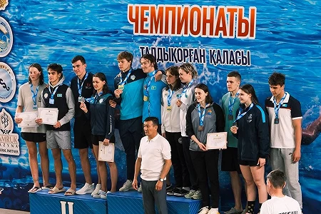 Спортивная гордость АТУ: студенты факультета экономики и бизнеса — победители чемпионата РК по плаванию!