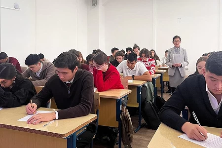 АТУ студенттері құқықтық және Ұлттық диктанттарға қатысты