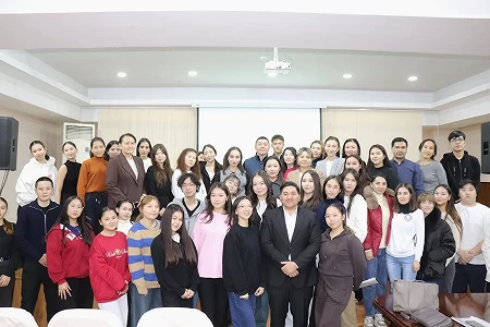 Алматы технологиялық университетінде кураторлар мен студенттердің Алматы жастар саясаты басқармасымен кездесу өтті