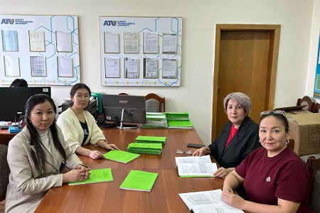 В АТУ разработали и выпустили «Рабочую тетрадь по казахскому языку для студентов из Туркменистана»