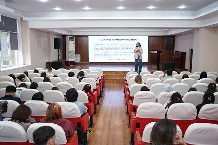 Для студентов прошла гостевая лекция выпускницы АТУ, основательницы бренда AIGUL KASSYMOVA